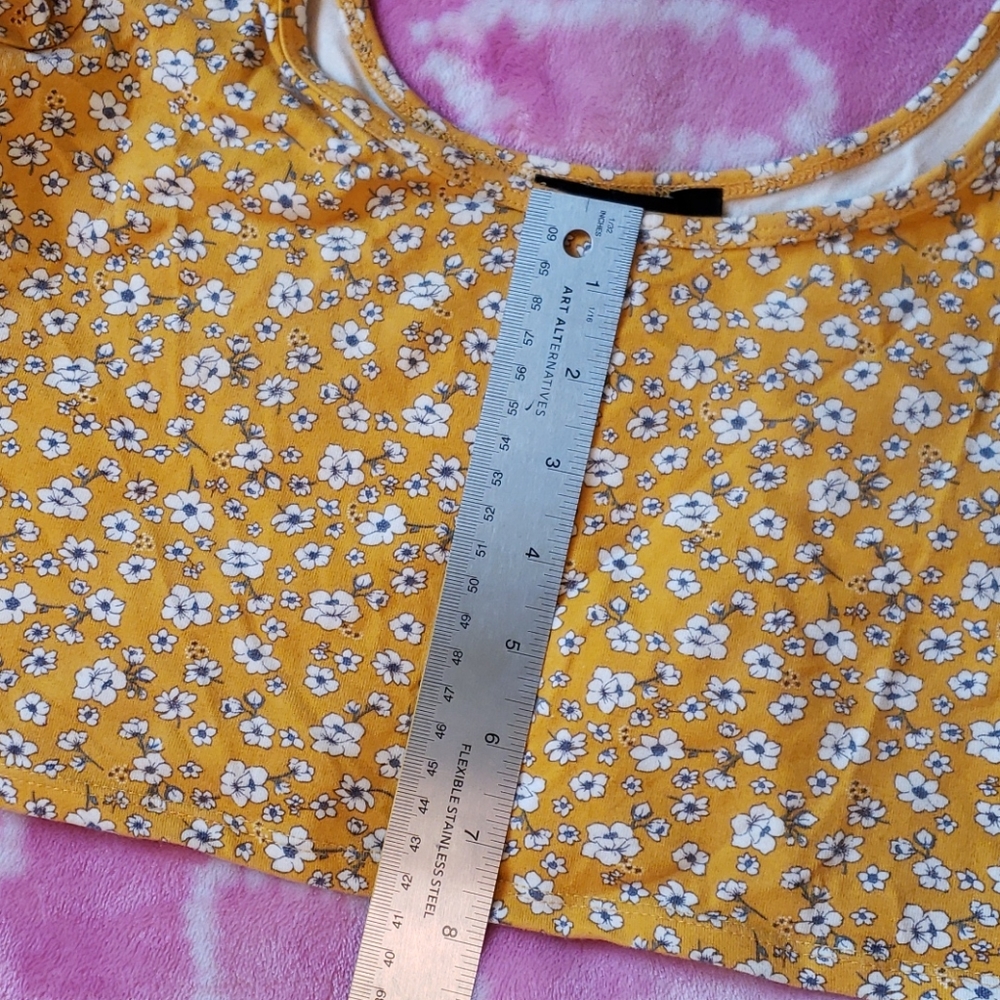 Yellow Flower Pattern Crop Top 🌻 - Picture 4 of 7